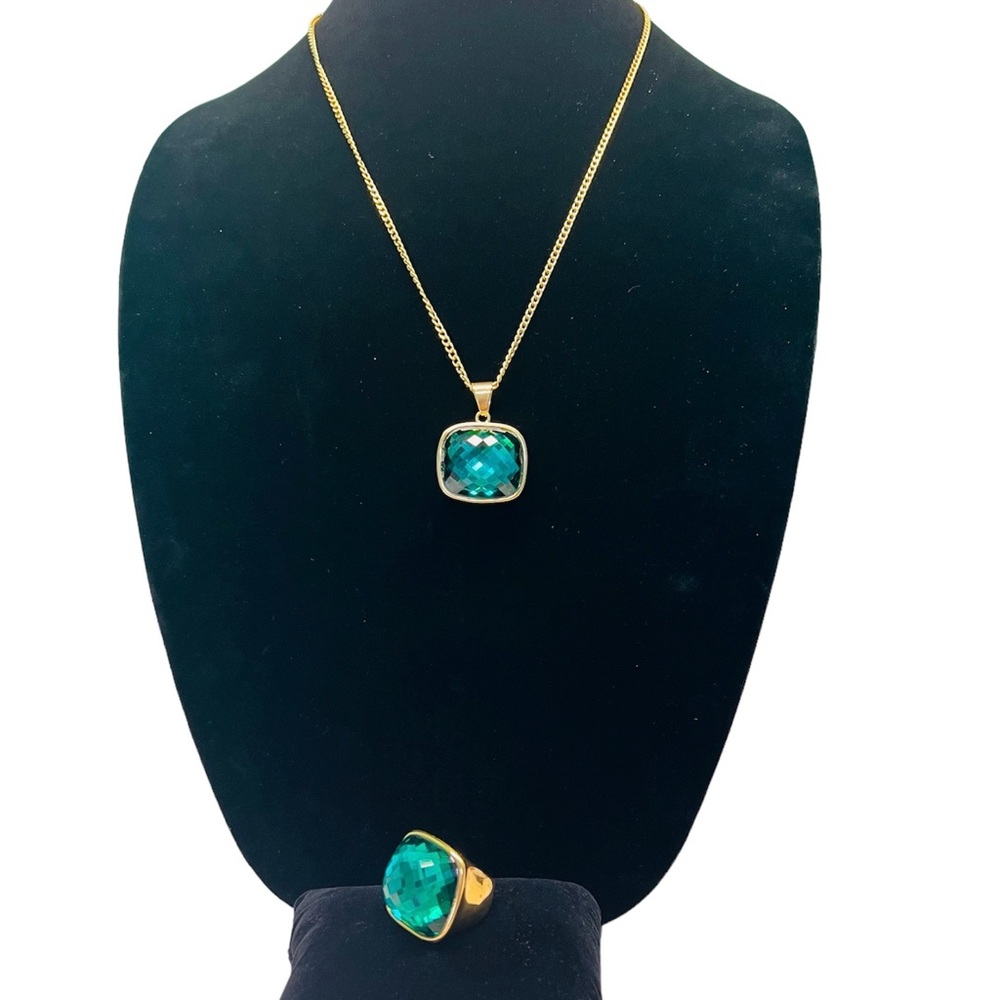 Elegant Gold and Green Jewelry Set